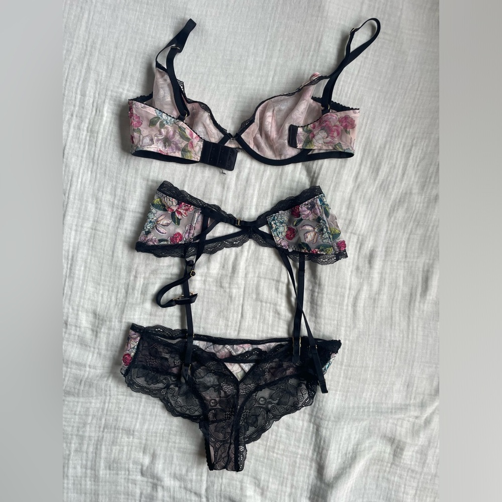 Victoria secret lingerie set